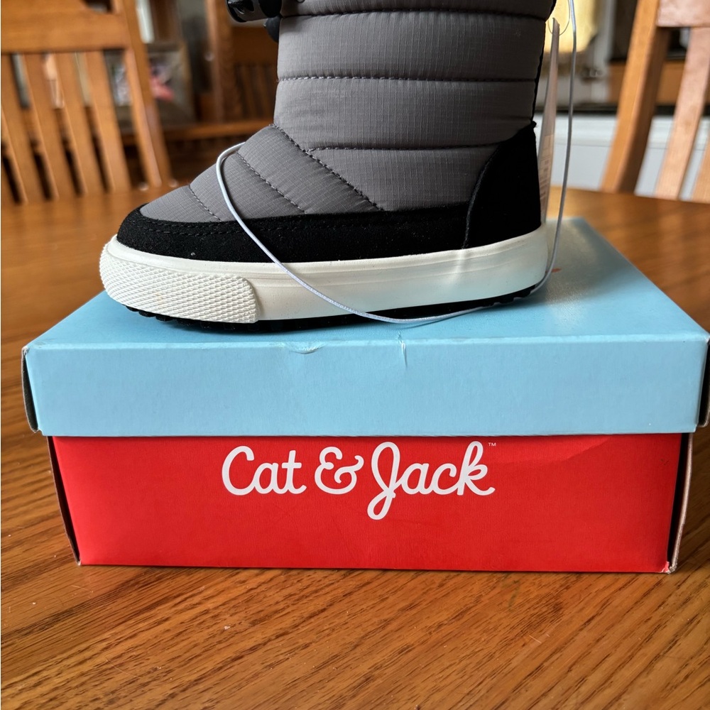 Cat & Jack Kids' Black and Gray Keaton Boots - Picture 3 of 6